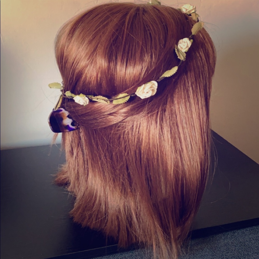 Auburn short Revlon Wig